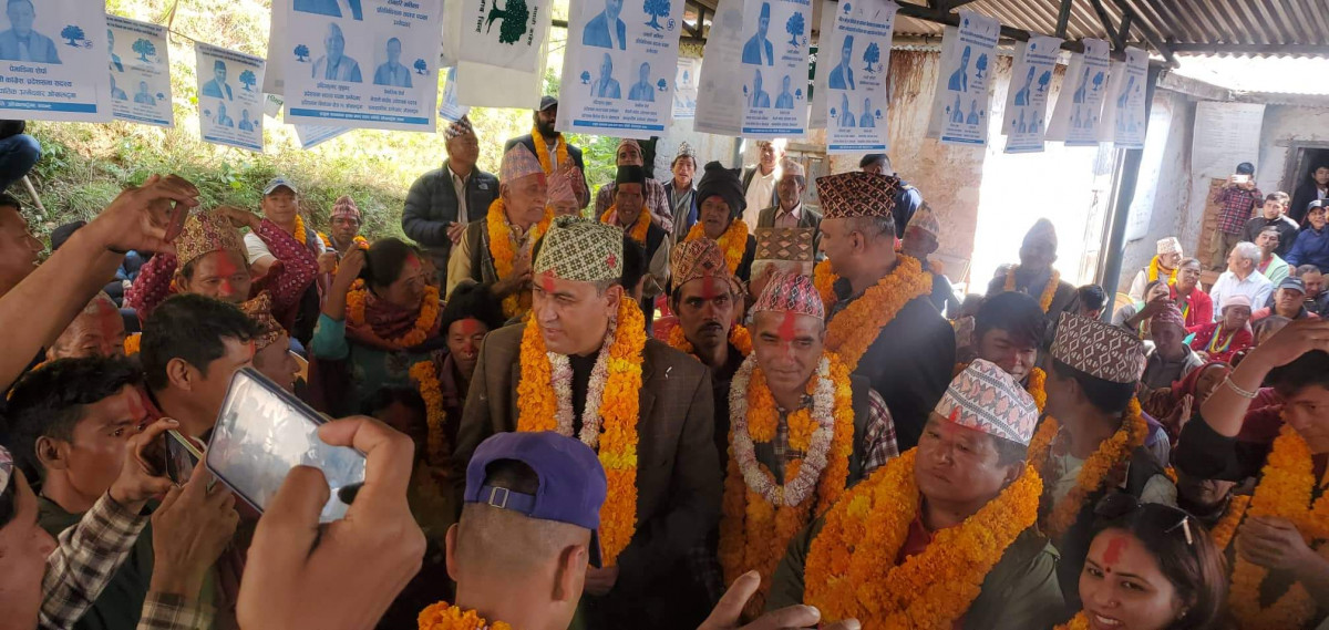 चुनावको मुखमै एमाले ओखलढुंगाका ५३ जना हस्ती कांग्रेस प्रवेश