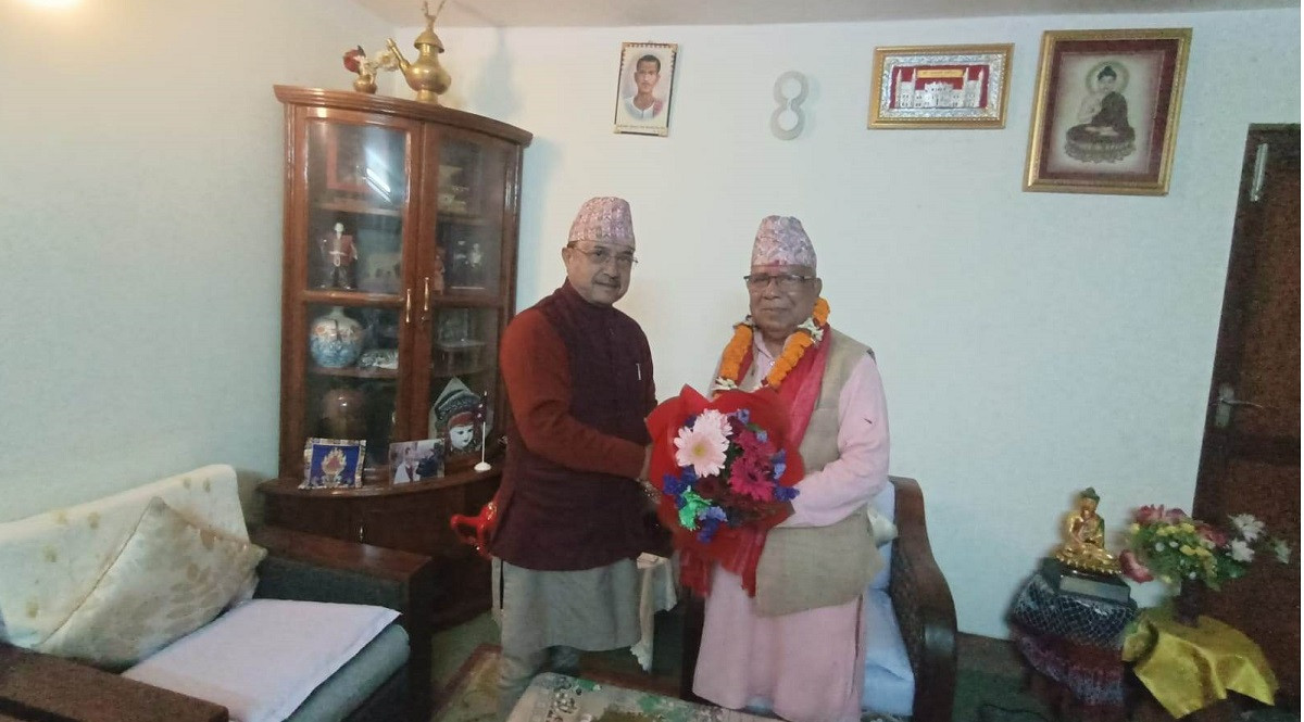  माधव नेपाल र कांग्रेस उपसभापति खड्काबीच भेटवार्ता, के भयो कुराकानी?  