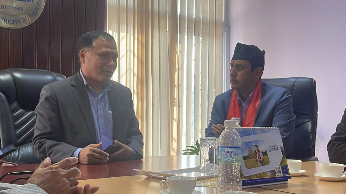 कांग्रेस सांसद खतिवडा नेतृत्वको टोलीसँग ओखलढुंगामा छिट्टै बत्ती जोड्ने कुलमानको प्रतिबद्धता