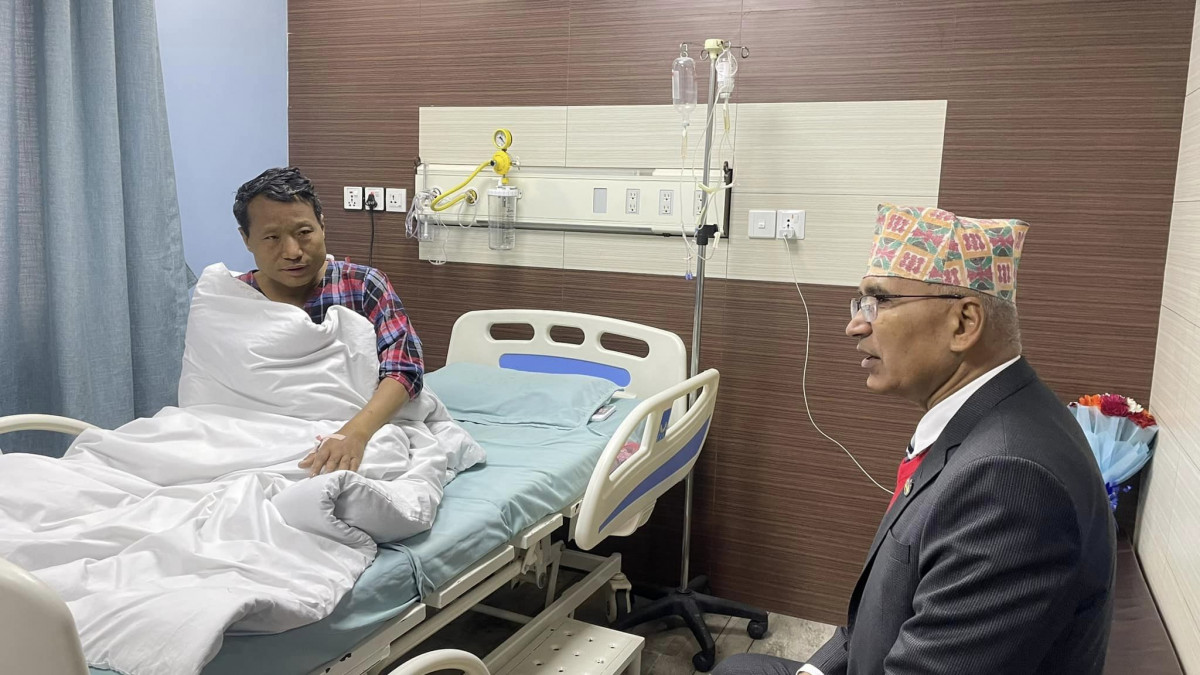 वर्षमान पुनको स्वास्थ्य अवस्था क्रिटिकल भएकै हो ? शीर्ष नेताहरू तारन्तार पुग्न थाले सुमेरु