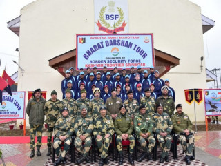 बीएसएफले २९ काश्मिरी विद्यार्थीहरूलाई शैक्षिक-सह-प्रेरणापूर्ण भारत दर्शन भ्रमणमा पठायो