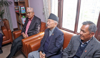 माधव नेपाल फकाउन पार्टी कार्यालयमा एमाले नेताको ताँती 