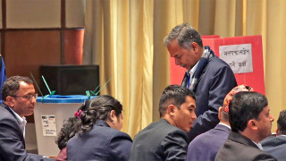 उपराष्ट्रपति चुन्न मतदान सुरु, कसले मार्ला बाजी?