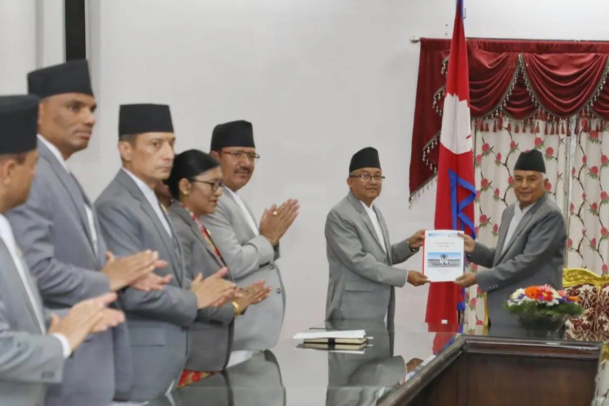 राष्ट्रपति पौडेललाई उपराष्ट्रपति निर्वाचनको प्रतिवेदन हस्तान्तरण