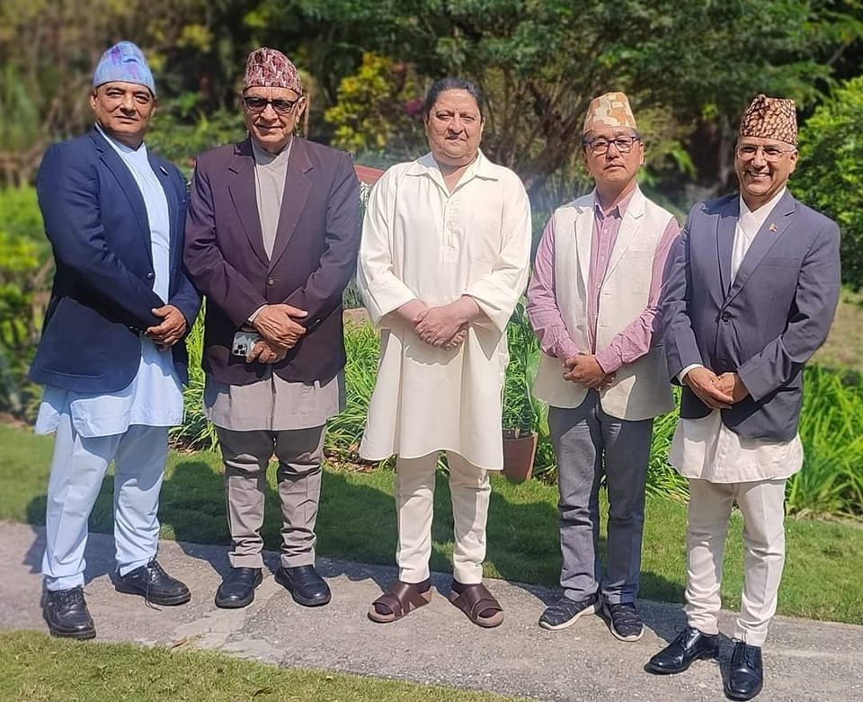 पूर्वराजा शाहलाई किन भेटे राप्रपाका शीर्ष नेताले ?