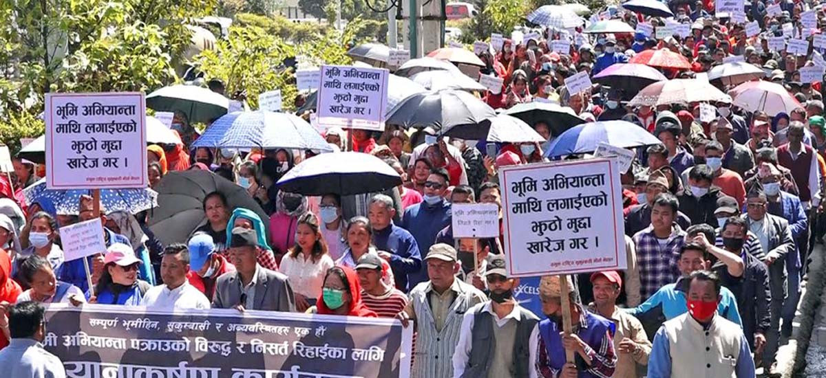 उठिबास लगाउन लागेको भन्दै बालेनविरुद्ध माइतीघरमा प्रदर्शन