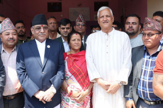 प्रचण्ड किन पुगे एमाले नेता लेखराज भट्ट निवासमा ?