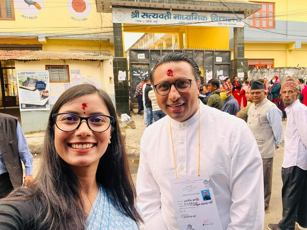 मतदानका बेला भोट माग्दै हिँड्दा सांसद सोविता गौतमलाई आचारसंहिता लाग्दैन ?