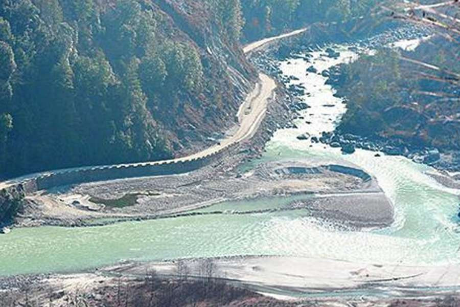 पहिरो खस्दा अरुण नदी थुनियो, कस्तो छ अवस्था? 
