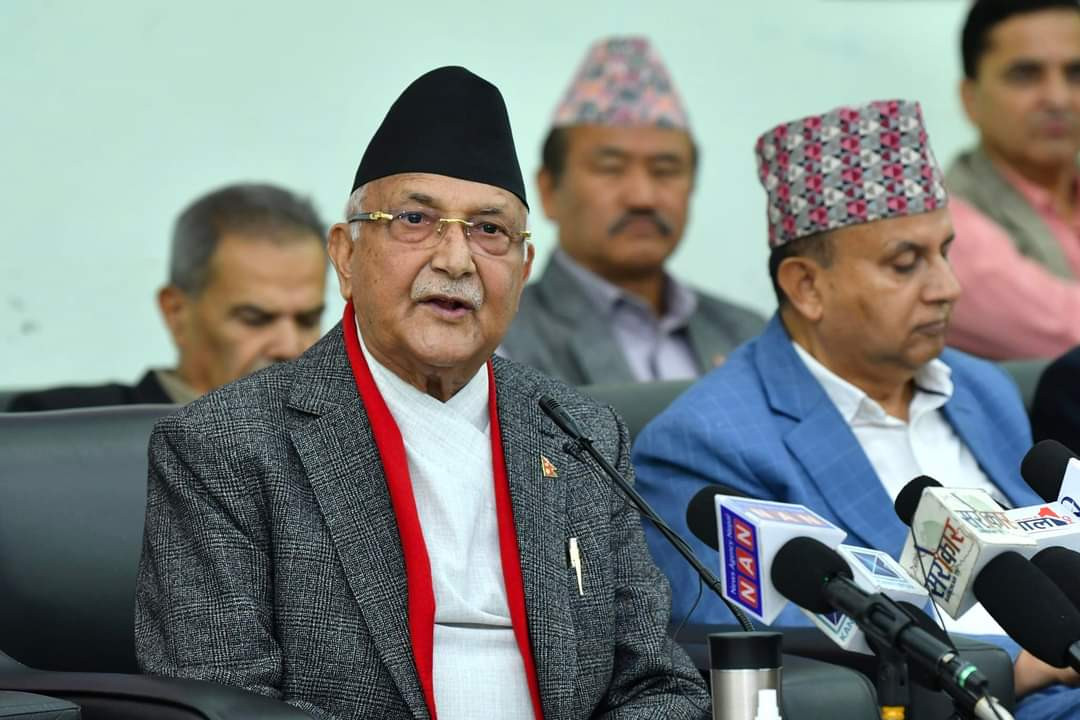 एमालेमा अब ओलीबाहेक अरुको फोटो राख्न नपाइने