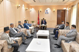 प्रधानमन्त्री प्रचण्डले कुर्सीसँग साटे भ्रष्टाचारकाे मुद्दा !