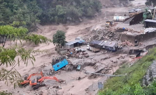 काभ्रेको थुम्कीमा पहिरोले गाउँ नै बगायो, चार जना बेपत्ता