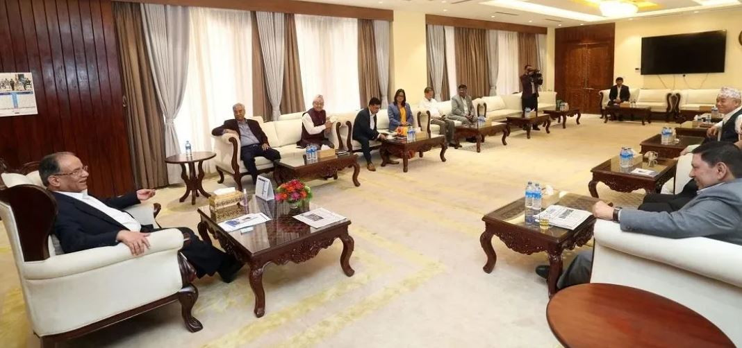 गठबन्धनको निर्णयले प्रचण्डलाई राहत, एमालेलाई आहात