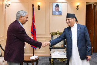 कांग्रेस र एमालेले किन आकस्मिक रुपमा सांसदलाई सिंहदरबार बोलाए ? यस्तो छ कारण !
