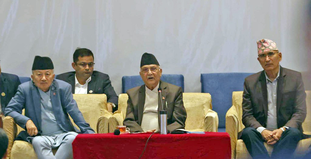 गृहमन्त्री श्रेष्ठको राजीनामा माग गर्ने निर्णयबाट हच्कियो एमाले