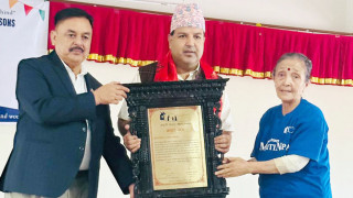 स्वास्थ्य क्षेत्रको विकास र प्रवर्धनमा योगदान पुर्याए बापत डा.सुनील शर्मा सम्मानित