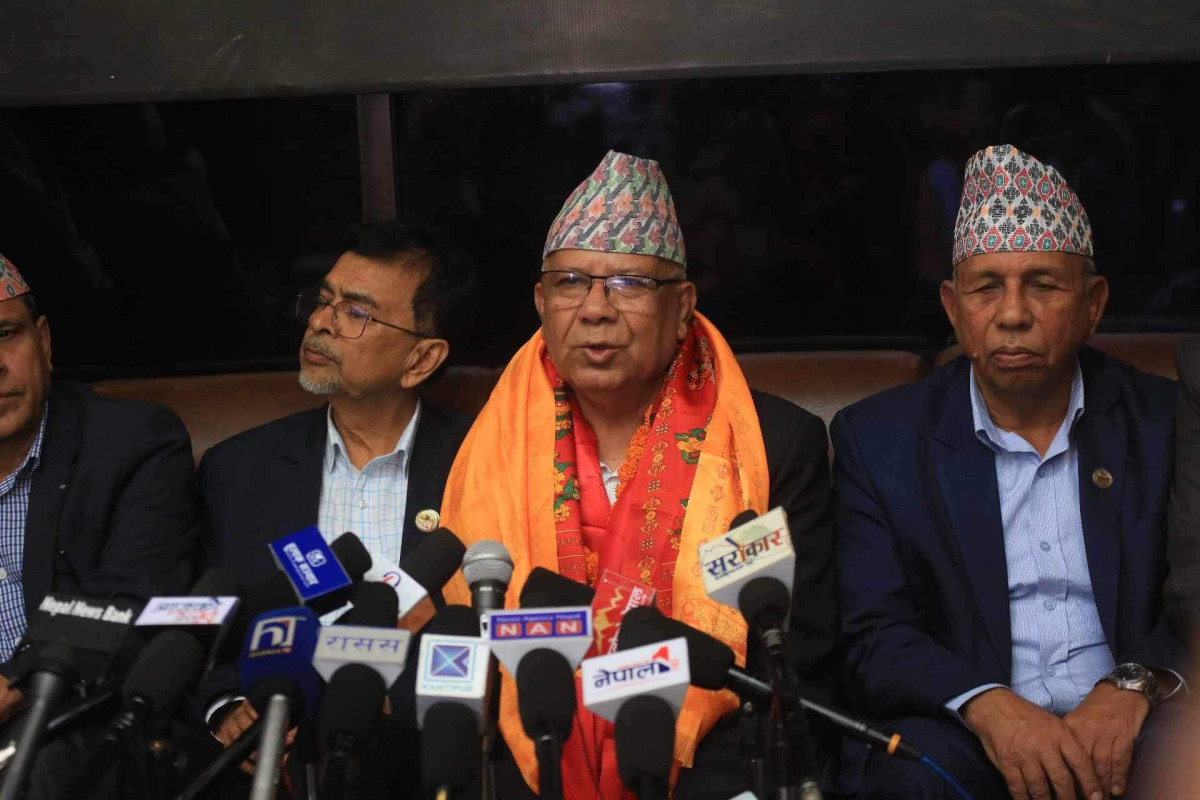 स्वदेश फर्किए माधव नेपाल, अनुहार देखियो मलिन