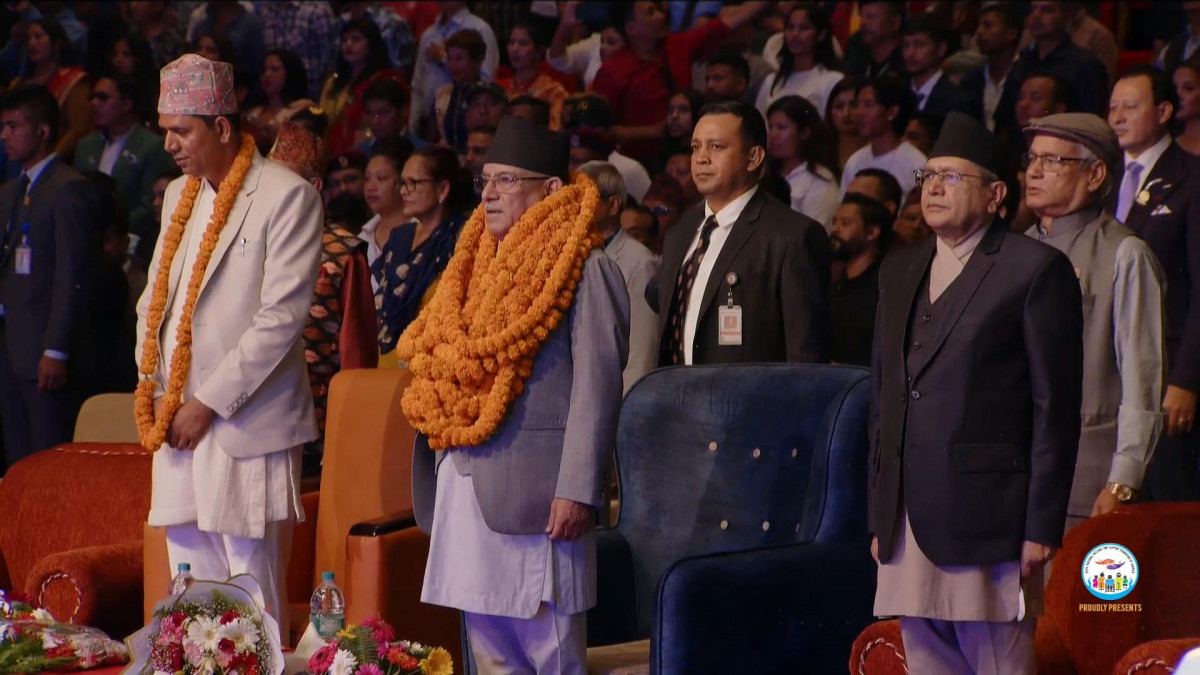 सदन खुलाउन एमालेसँग छलफल गर्छु भनेका प्रचण्ड र सभामुख गोदावरीमा रातभरि नाचगान हेर्न मस्त