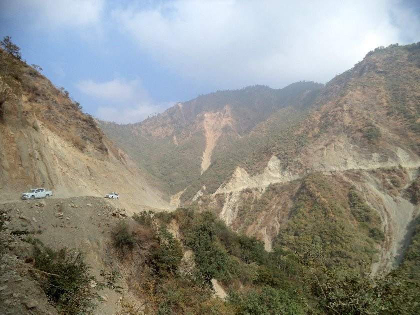पहिरोले कान्ति लोकपथ अवरुद्ध