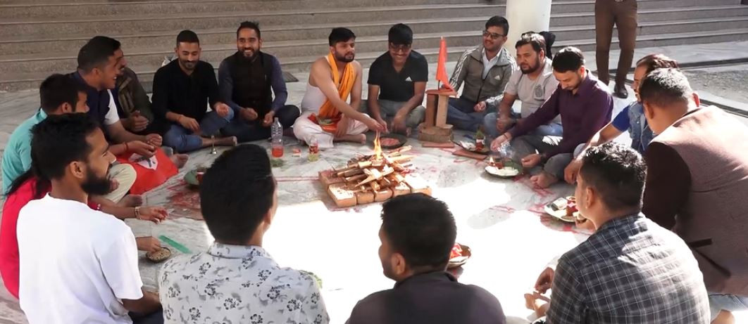 इन्जिनियरिङ्गको शुल्क घटाउन माग गर्दै उपकुलपति कार्यलय अगाडि नेविसंघको होम