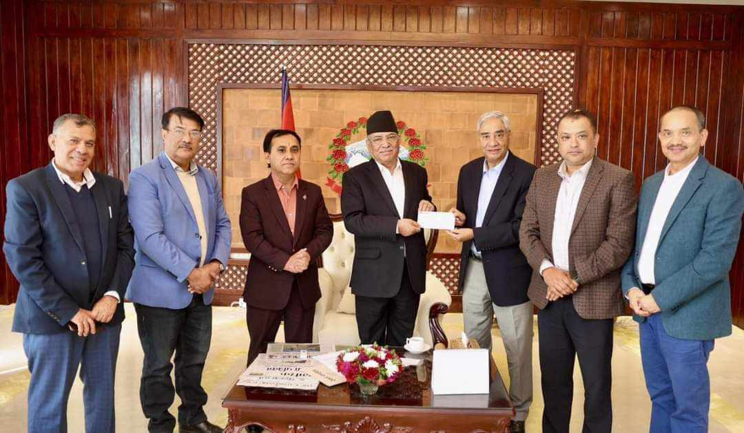 कांग्रेस नेताहरूद्वारा ५० लाख हस्तान्तर, भूकम्प पीडितलाई तत्काल राहत दिन आग्रह