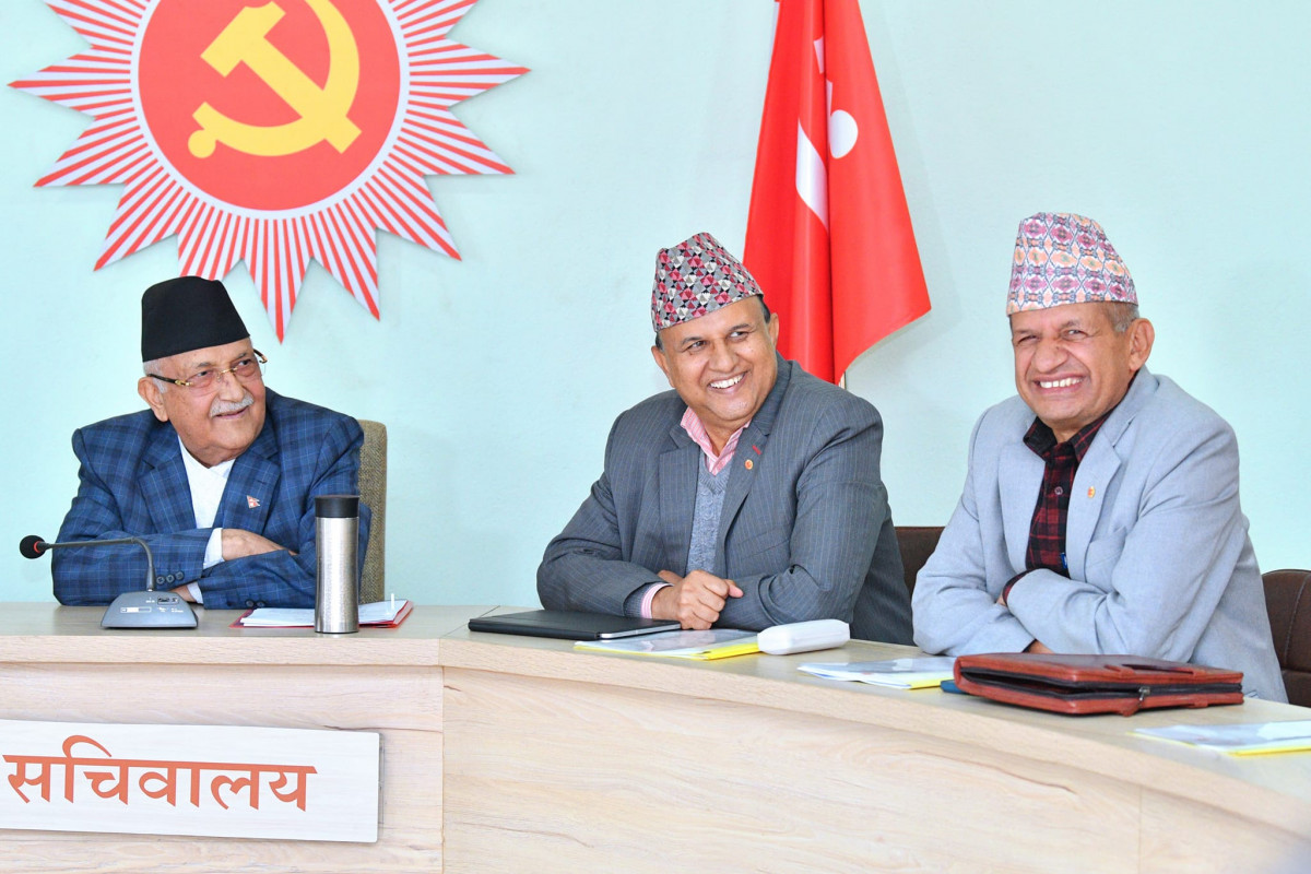 भूकम्पपीडितको विषयमा छलफल गर्न बसेको बैठकमा ओली, शंकर र प्रदीपको हाँसो