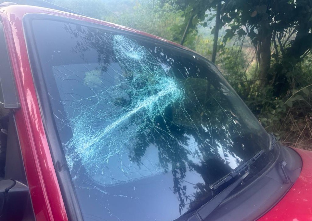योगेश भट्टराई चढेको गाडी तोडफोड, प्रहरीबाट रेस्क्यु