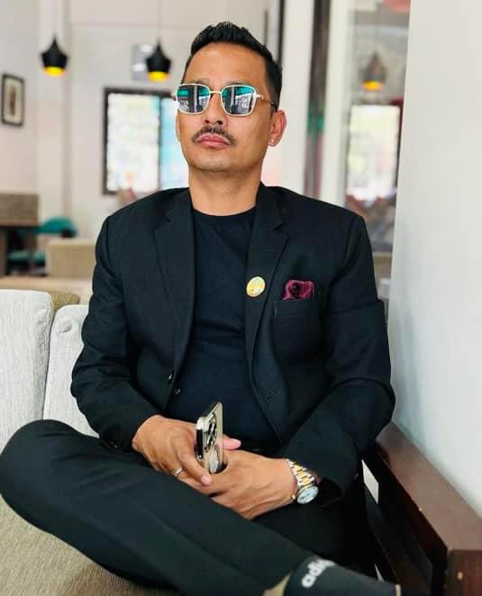 रोज राणा चलचित्र छाडेलगत्तै मन्त्री, धुम्बाराहीको आशीर्वाद