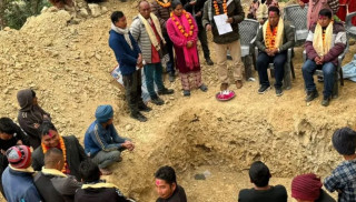 सिन्धुलीमा दलित पुजारीबाट गरियो झोलुंगे पुलको शिलान्यास