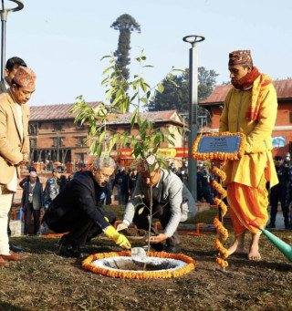 भारतीय विदेशमन्त्री जयशंकरले पशुपतिमा रोपे बिरुवा