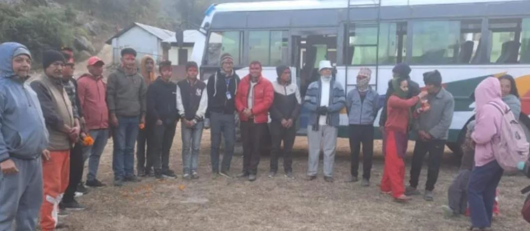 सिन्धुलीको गौखर्कमा पहिलो पटक बस पुग्दा हर्षबढाइँ