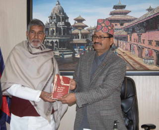 परराष्ट्रमन्त्री एनपी साउद र नोवेल शान्ति पुरष्कार विजेता कैलाश सत्यार्थीबीच भेटवार्ता