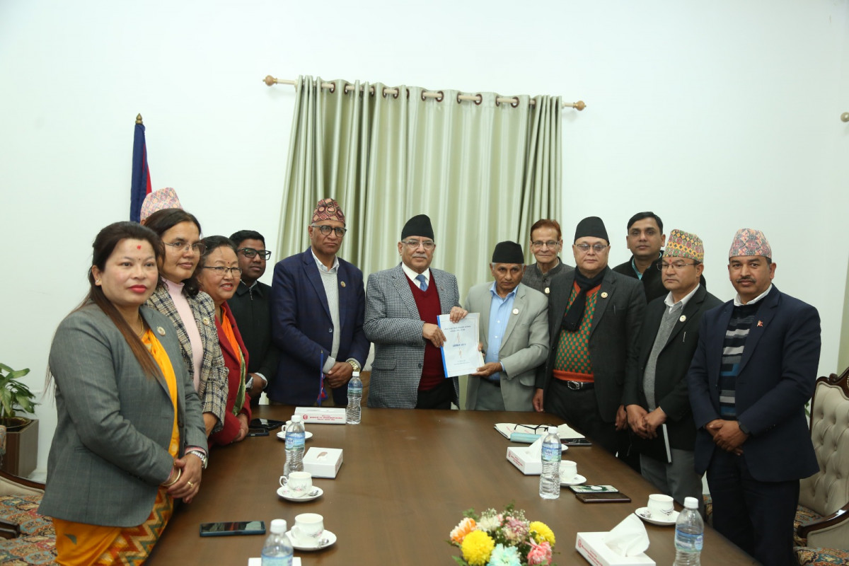 संसदीय टोलीले चीन भ्रमण प्रतिवेदन प्रधानमन्त्रीलाई बुझायो