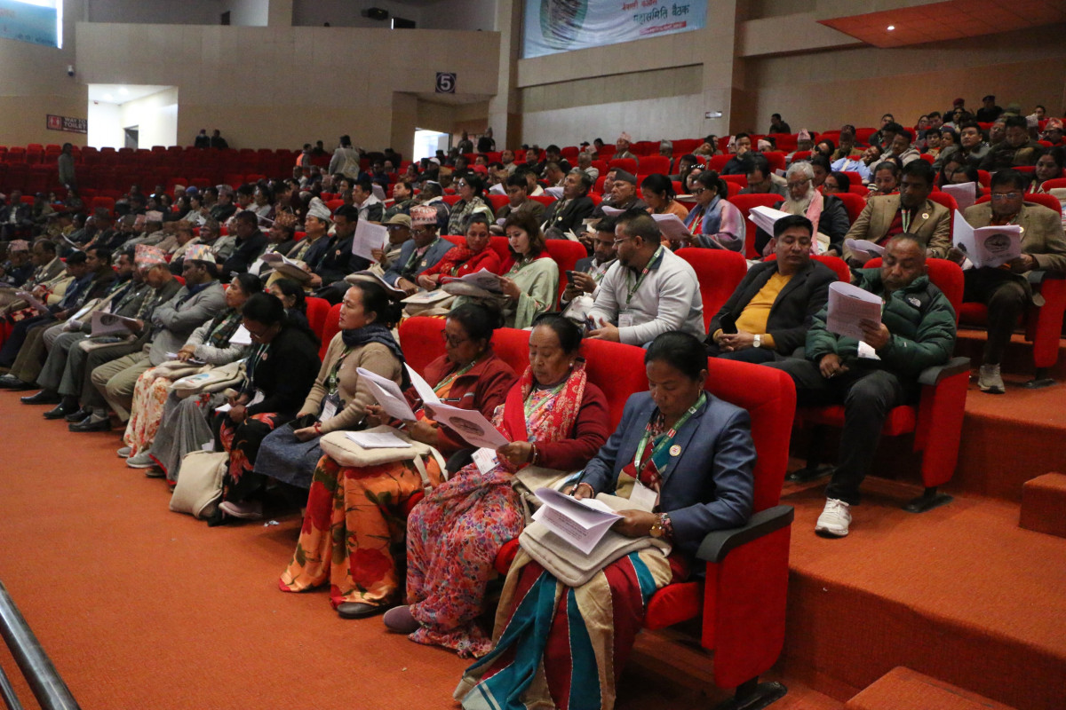 महासमिति बैठकमा जिल्ला सभापतिहरुले भने- केन्द्रले जिल्लालाई नहेपोस्,  गठबन्धन परिस्थितिले निम्त्याउने हो