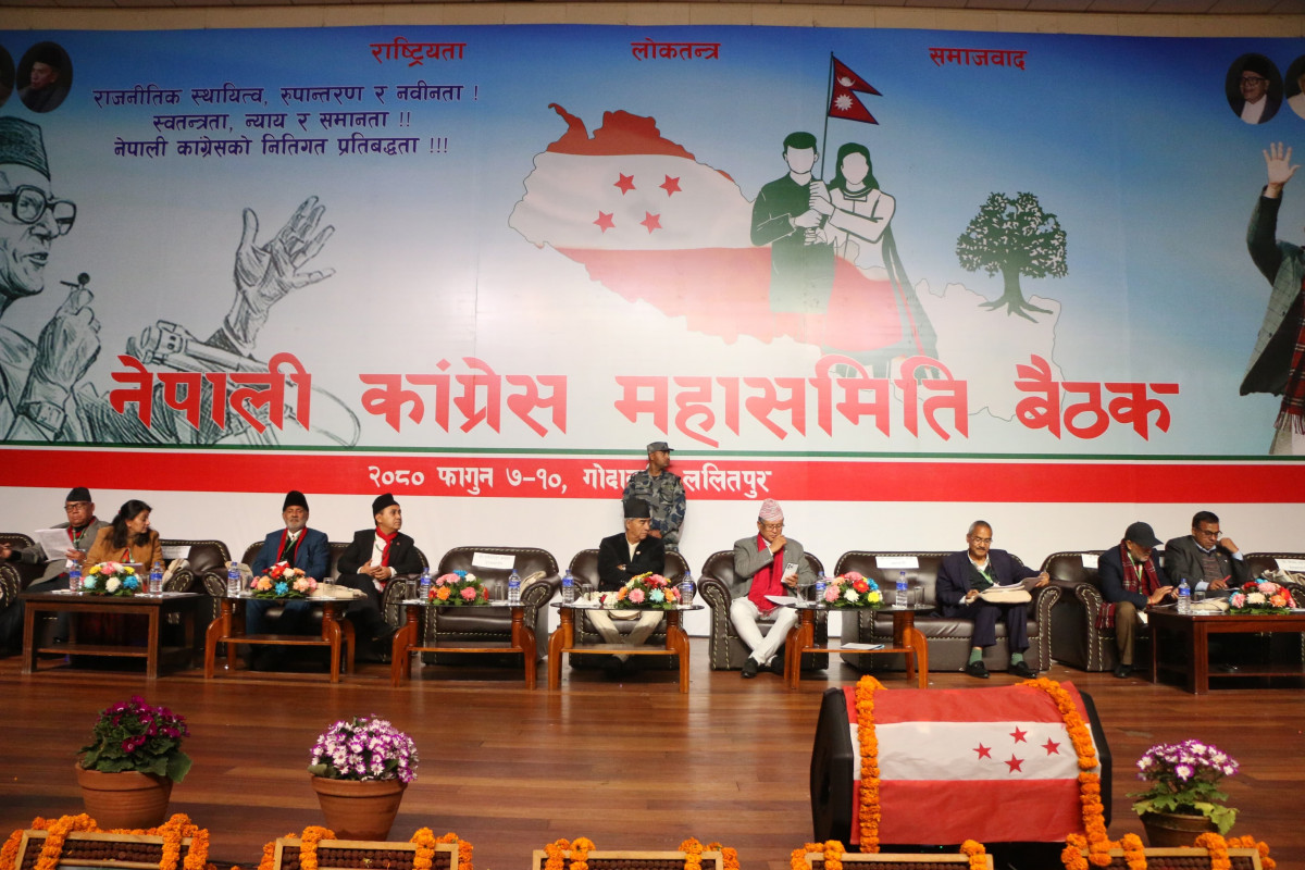 महासमितिमा उठेका सुझावहरु प्रस्तुत गर्दै प्रदेश सभापतिहरु
