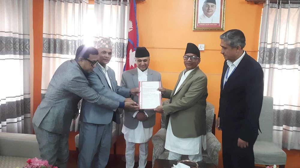 सभामुख र मनाङेको समर्थनमा एमालेका अधिकारीको मुख्यमन्त्रीमा दाबी