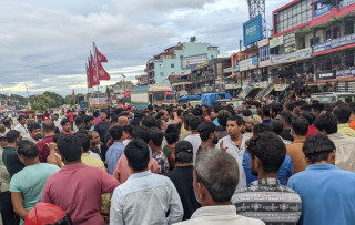 विधुत पटकपटक अवरुद्ध भएपछि पुर्व-पश्चिम राजमार्गमा चक्काजाम