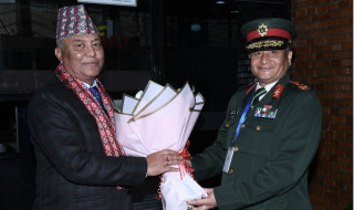 भारतीय सेनाको मानार्थ महारथीद्धार सुशोभित भएर नेपाल फर्किए प्रधानसेतापति अशोकराज सिग्देल