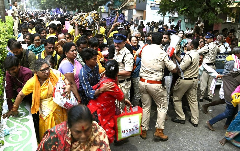 भारतमा भागदौड मच्चिँदा ६ जनाको मृत्यु