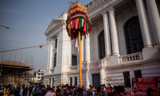 वसन्तपुरमा चीर ठड्याएसँगै यसवर्षको होली पर्व शुरू