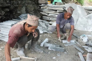स्लेट तथा ढुङ्गा खानी उत्खनन गर्न पाइने