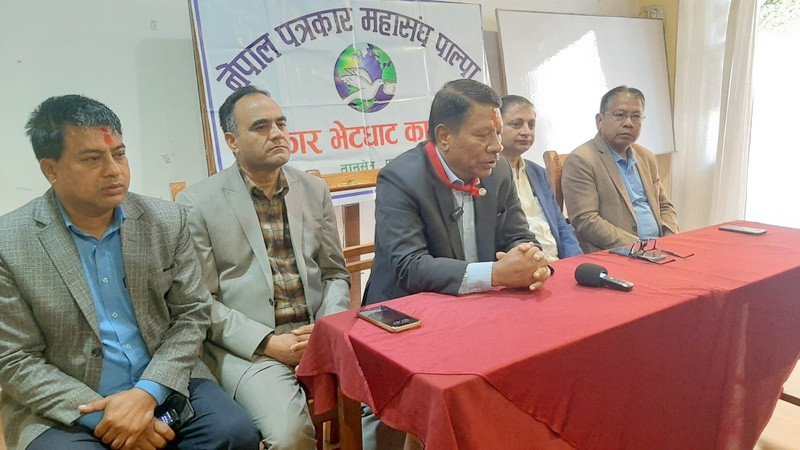 देशलाई सङ्कटबाट जोगाउन गठबन्धन सरकार बनाएका हौँ : प्रकाशमान सिंह