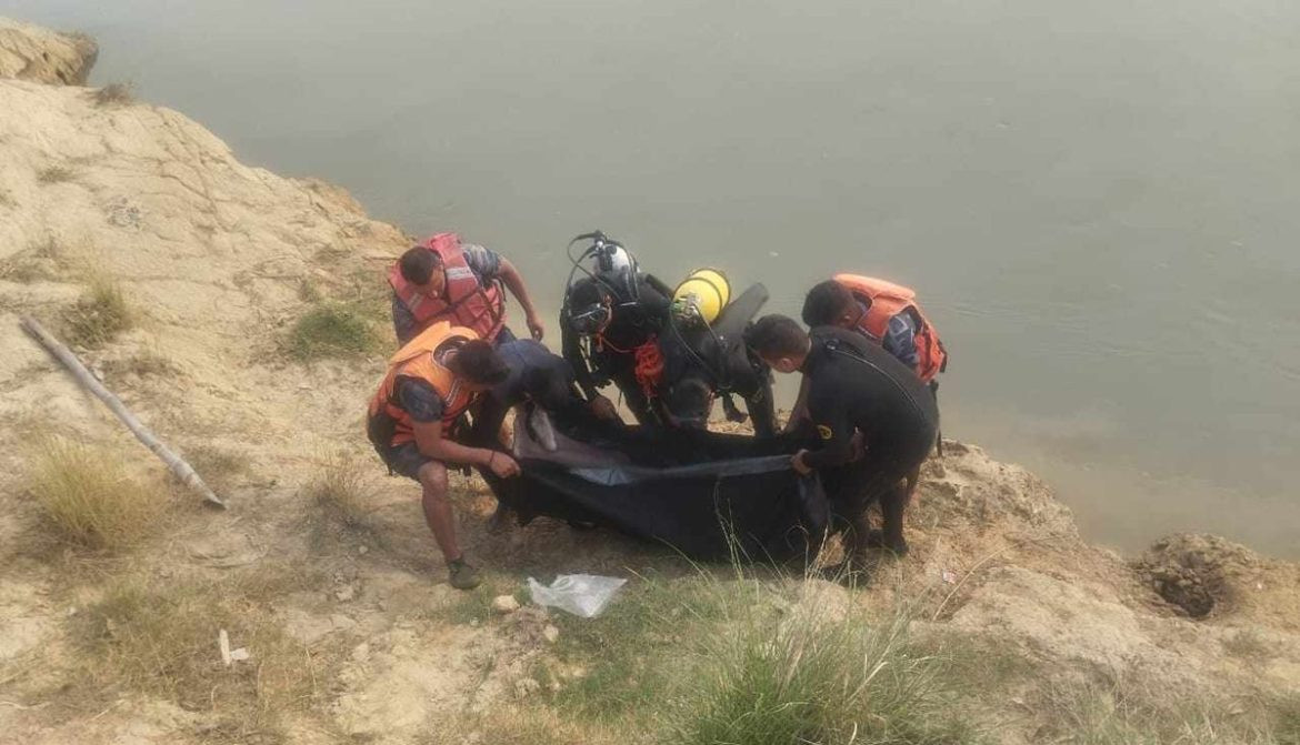 दानव नदीमा पौडी खेल्न गएका तीनै जना बालकको शव फेला