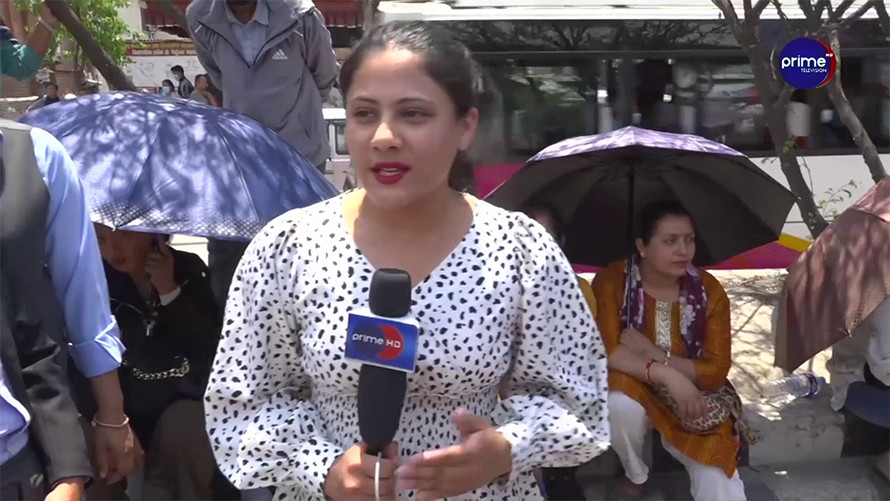 शिक्षकको आन्दोलनको क्रममा घाइते भएकी पत्रकार सबिना कार्कीको तिलगंगामा उपचार हुँदै