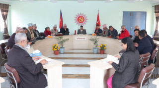 च्यासलस्थित केन्द्रीय कार्यालयमा एमालेको सचिवालय बैठक  बस्दै