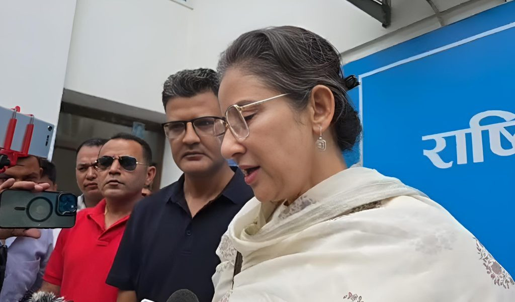 अभिनेत्री मनिषा कोइरालाले गरिन रवि लामिछानेको पक्षमा हस्ताक्षर