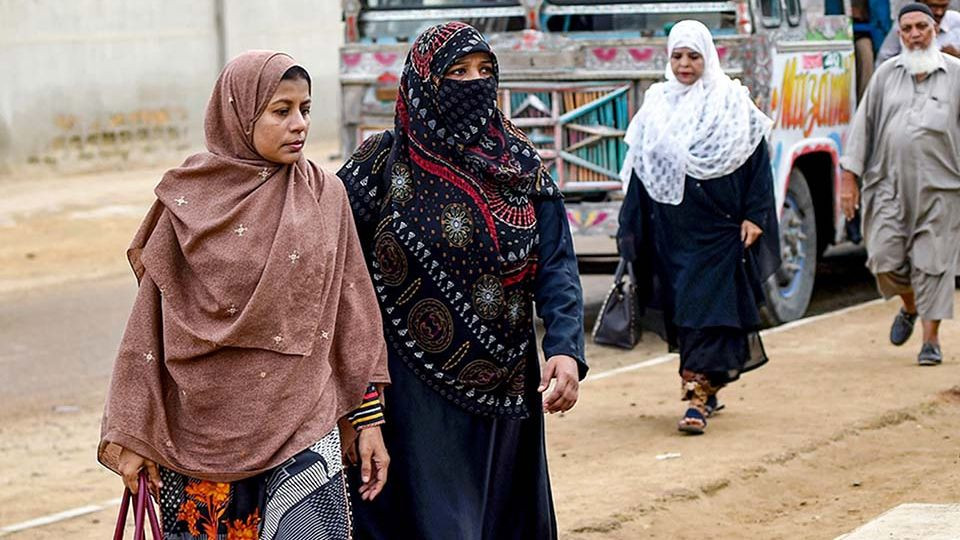 पाकिस्तानमा महिला हुनु अपराध कि भाग्य, अस्तित्व बचाउनै संघर्ष भएको समाज