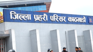 प्रहरी हिरासतमा रहेका मानिसलाई धरौटीमा छुटाइदिने भनी ९ लाख रुपैयाँ ठगी गर्ने २ जना पक्राउ
