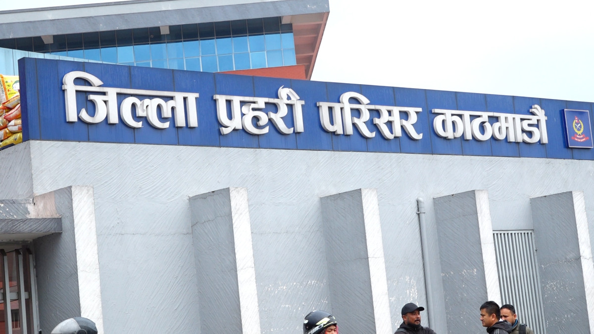 प्रहरी हिरासतमा रहेका मानिसलाई धरौटीमा छुटाइदिने भनी ९ लाख रुपैयाँ ठगी गर्ने २ जना पक्राउ