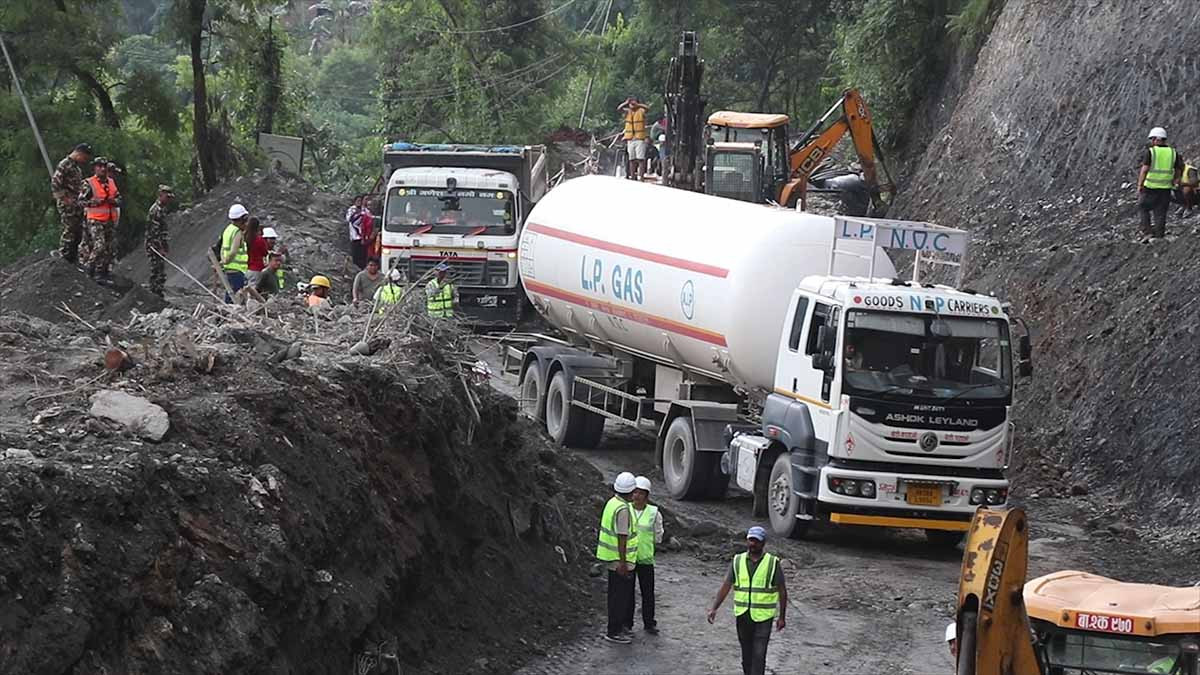 कृष्णभीरमा पहिरोले अवरुद्ध सडक असोज १ देखि सञ्चालन गर्ने तयारी